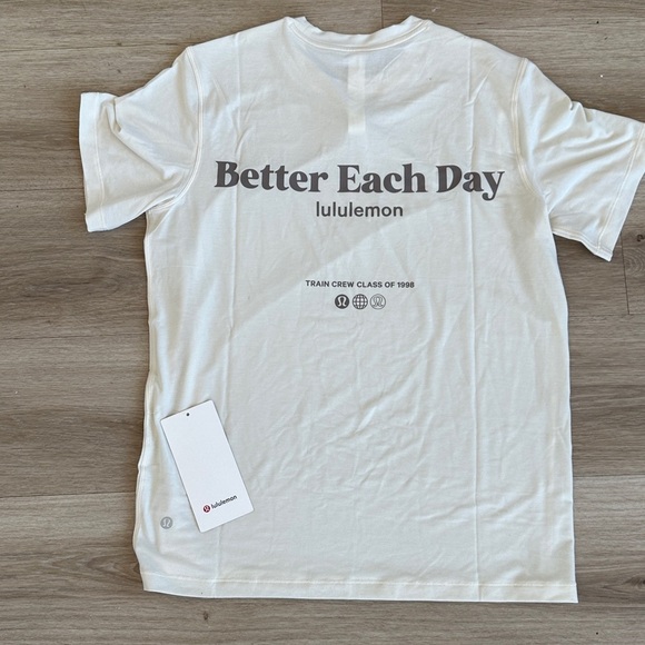 Lululemon Jersey Training Short-Sleeve Shirt
Graphic ColourLight Ivory - Picture 10 of 10